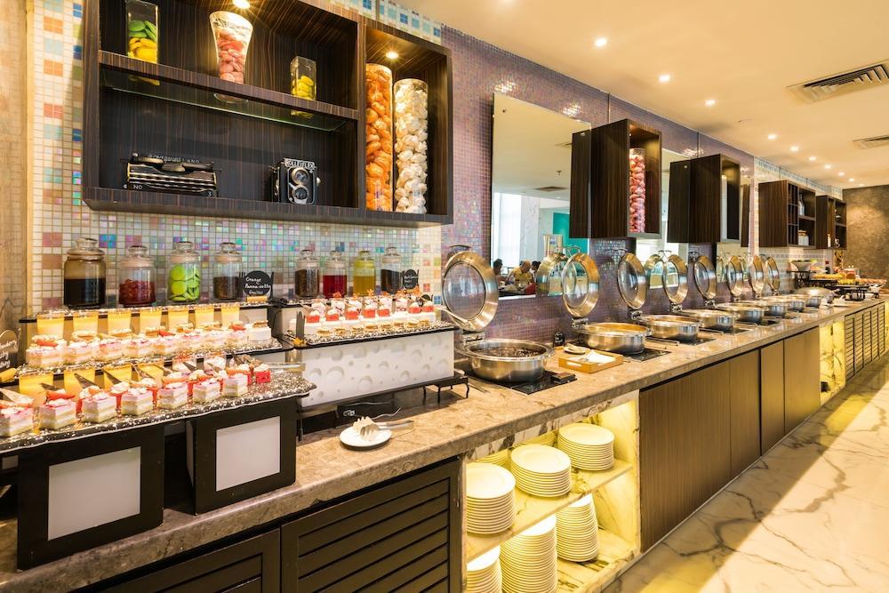 Grand Hometel A Sarovar Hotels — Photos 1